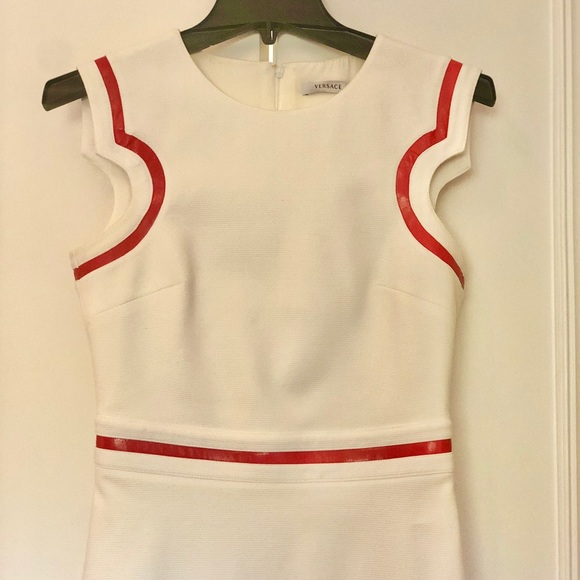 Versace Spring 2011 Ready-To-Wear Dress - Picture 8 of 10